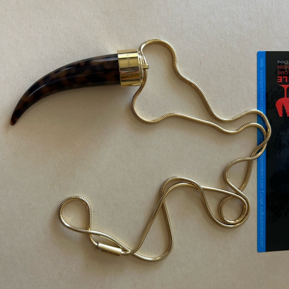 Micheal kors necklace tooth pendant with chain leopard print